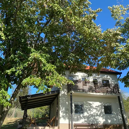 Vikendica Fruska Lipa Casa de Férias *