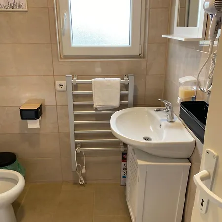 Vikendica Fruska Lipa Holiday home *